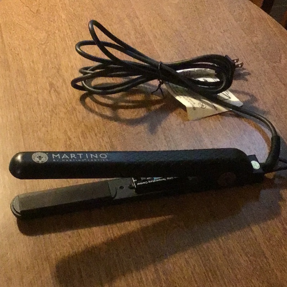 Martino Cartier ceramic hair straightener flat iron